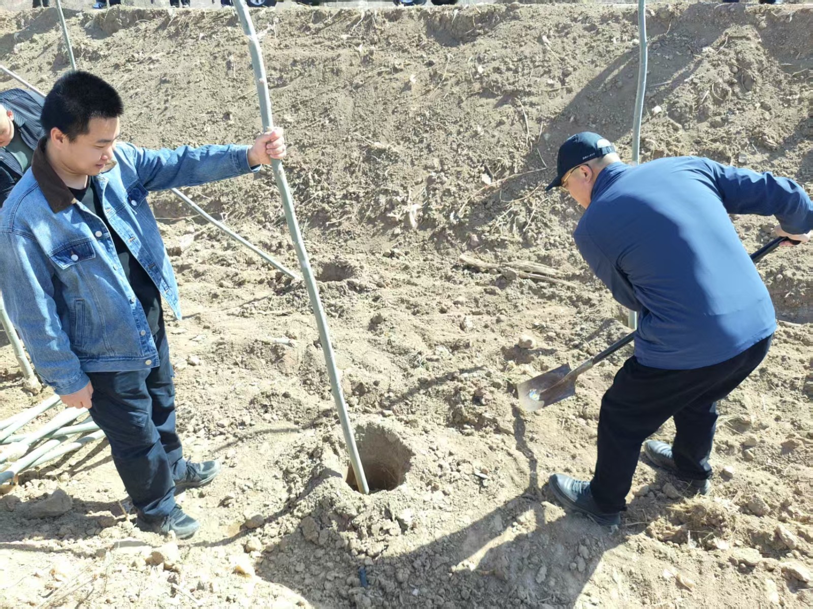 1744708462513056549.jpg 1066bf2e63915e2d90bf6b886b93851.jpg